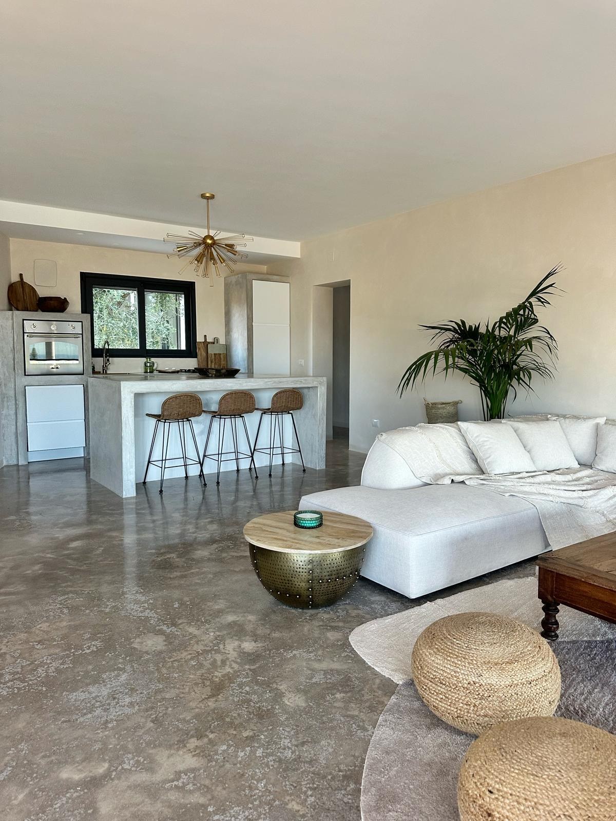 Living room toward the kitchen island